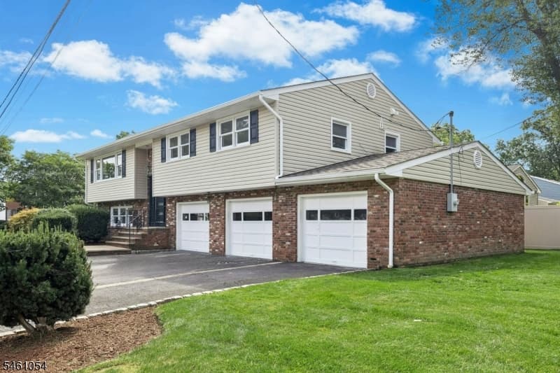 12 Dorchester Ave, Cranford Twp.
