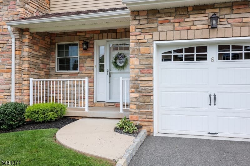 6 Harvey Ct, Clark Twp. photo 2