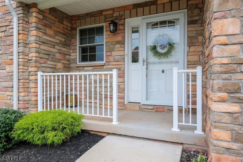 6 Harvey Ct, Clark Twp. photo 3