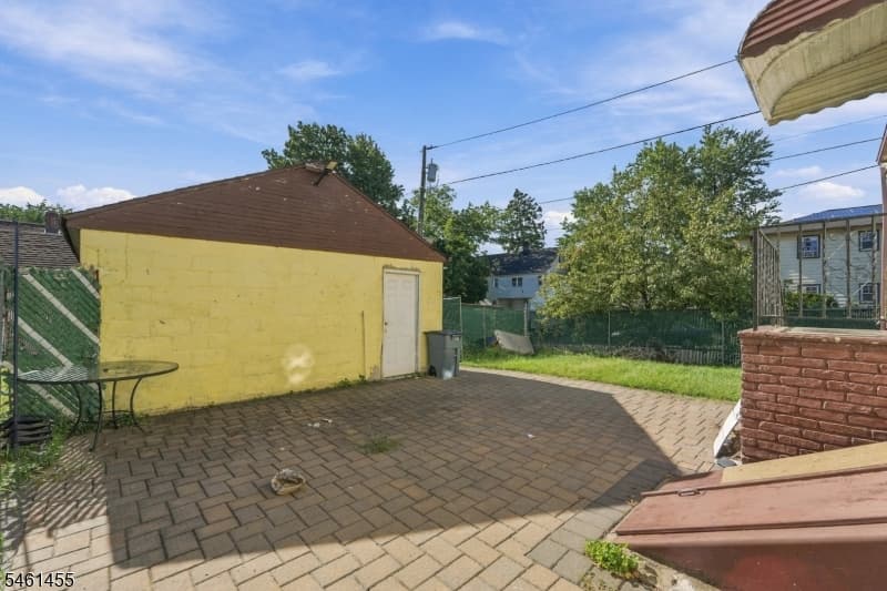 1521 Leslie St, Hillside Twp. photo 7