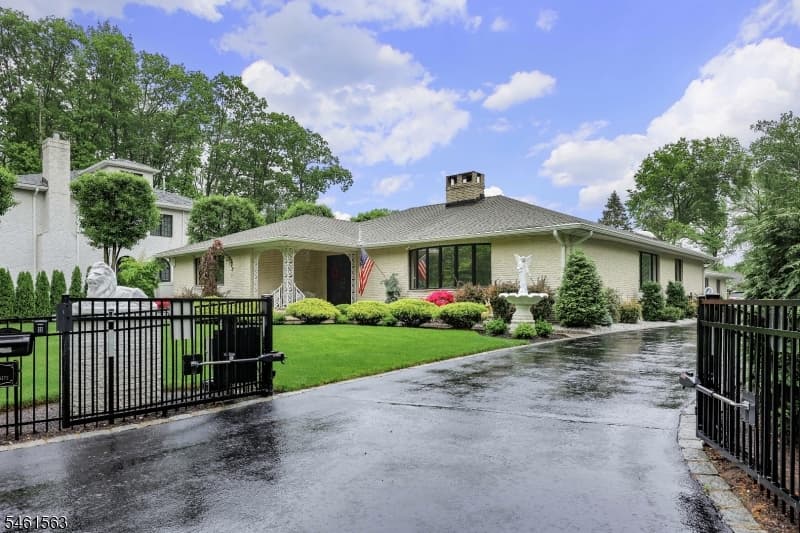 650 Riverside Dr, Cranford Twp. photo 2