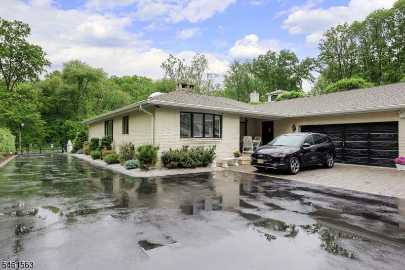 650 Riverside Dr, Cranford Twp. photo 3