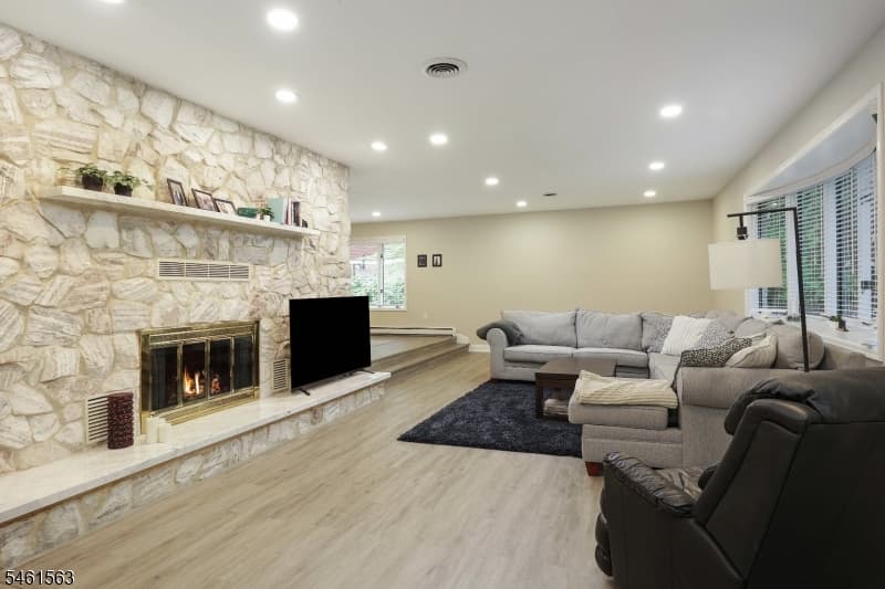 650 Riverside Dr, Cranford Twp. photo 6