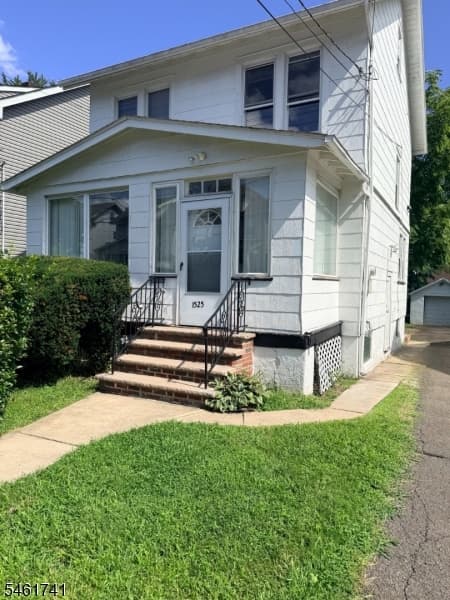 1525 Bond St, Hillside Twp.