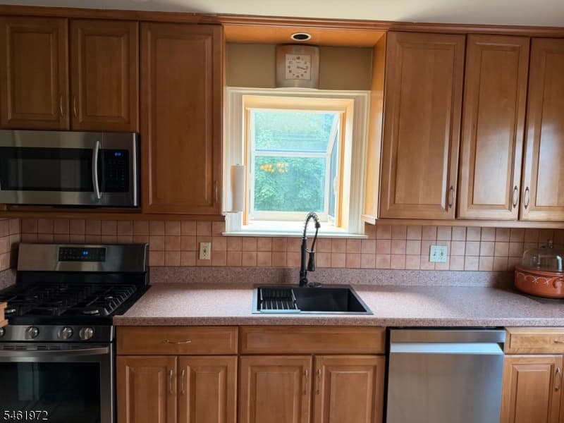 830 Travers St, Union Twp. photo 9