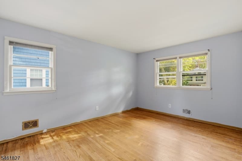 107 Severin Ct, Cranford Twp. photo 3