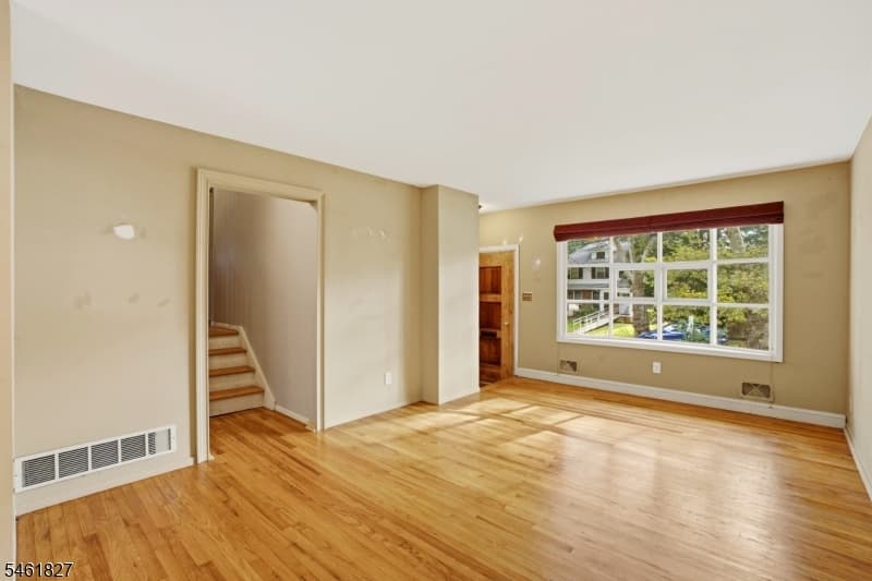 107 Severin Ct, Cranford Twp. photo 4