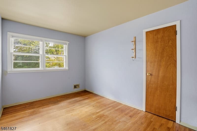 107 Severin Ct, Cranford Twp. photo 6