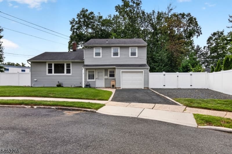 2 Braemar Cir, Cranford Twp. photo 2