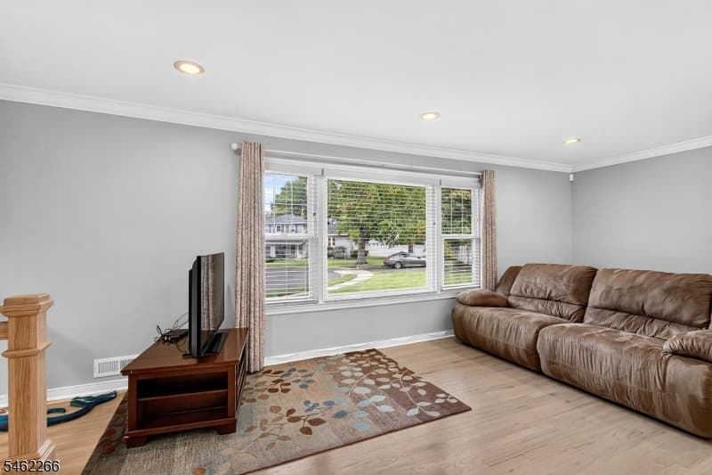 2 Braemar Cir, Cranford Twp. photo 6