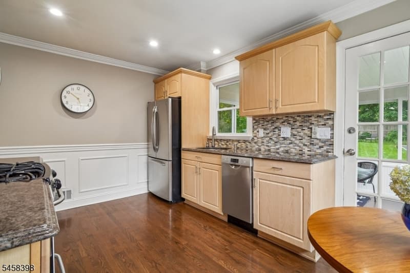 9 Greenfield Ave, Summit City photo 8