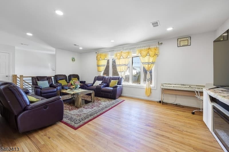1511 Essex Ave, Linden City photo 7