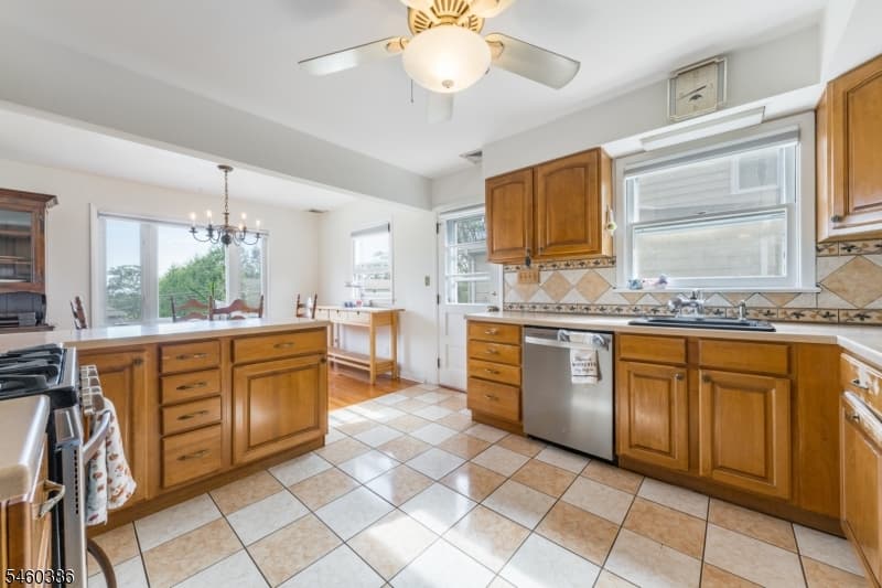 30 Clark St, Summit City photo 11