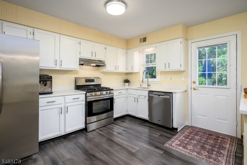 1168 Lake Avenue, Clark Twp. photo 10