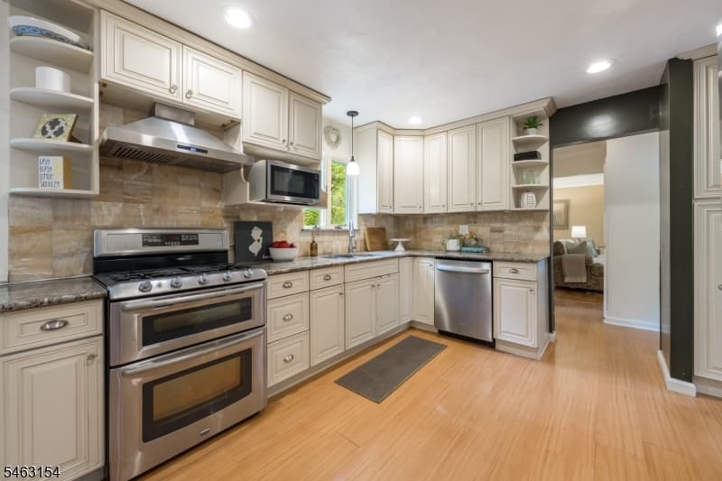 43 Chaucer Dr, Berkeley Heights Twp. photo 2