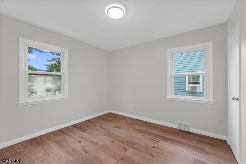925 Middlesex St, Linden City photo 11