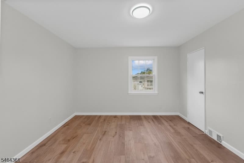 925 Middlesex St, Linden City photo 6
