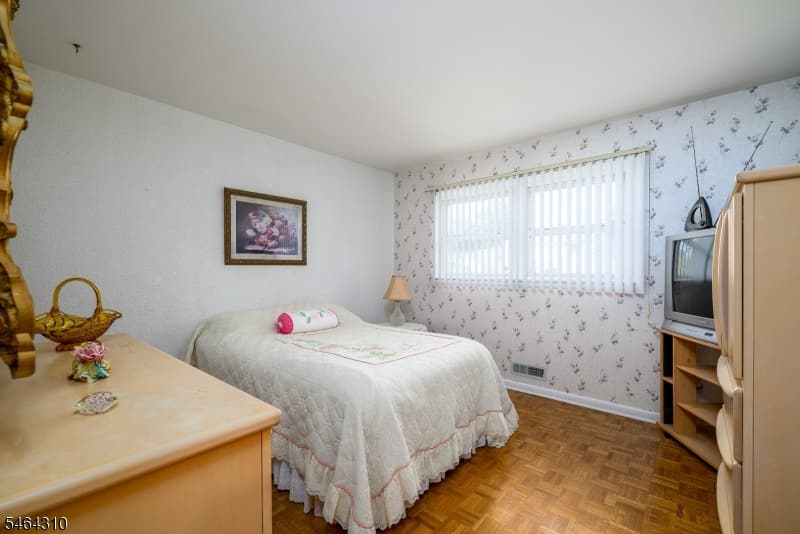385 Jensen Ave, Rahway City photo 12
