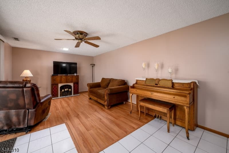 385 Jensen Ave, Rahway City photo 17