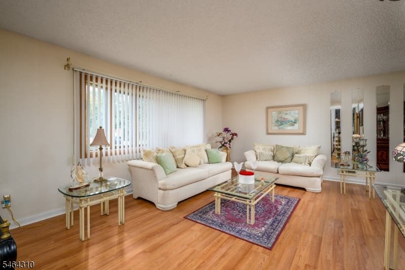 385 Jensen Ave, Rahway City photo 4