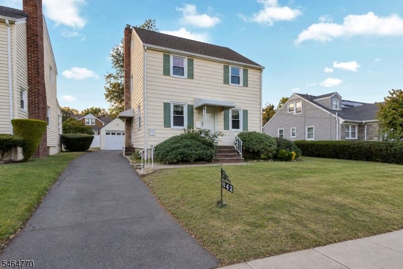 842 Travers St, Union Twp. photo 2