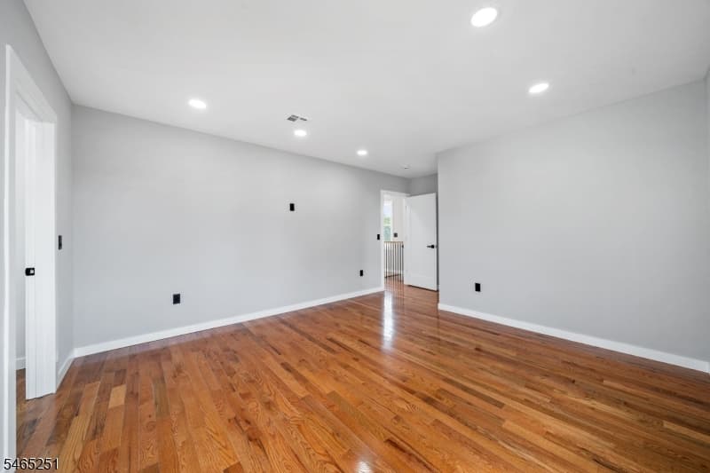 1123 Thompson Ave, Roselle Boro photo 22