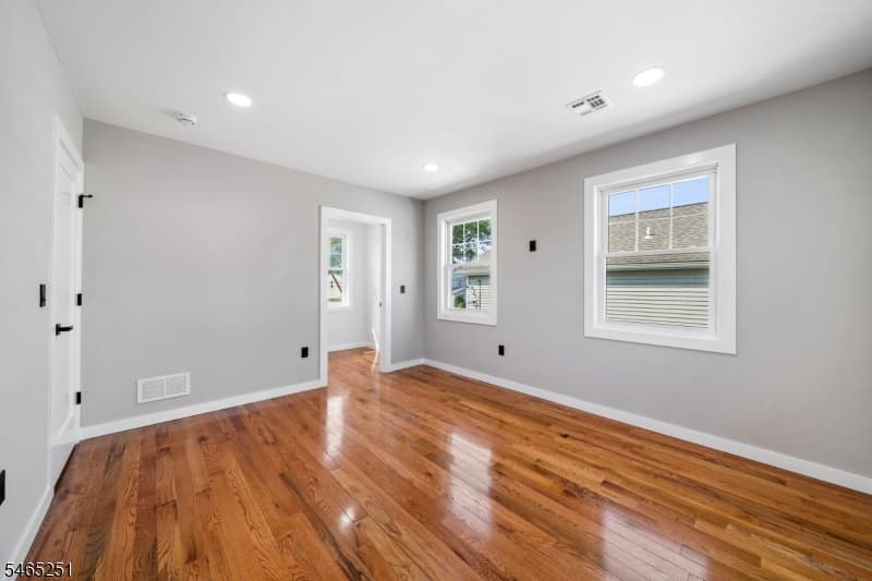 1123 Thompson Ave, Roselle Boro photo 26