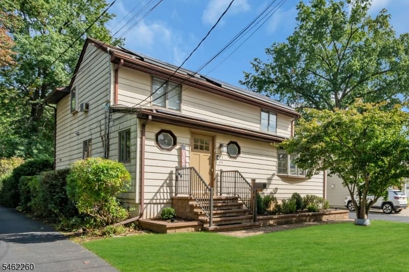 23 Evergreen Ave, Springfield Twp.