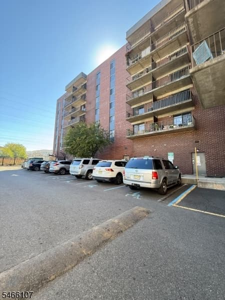 10 N Wood Ave, Linden City