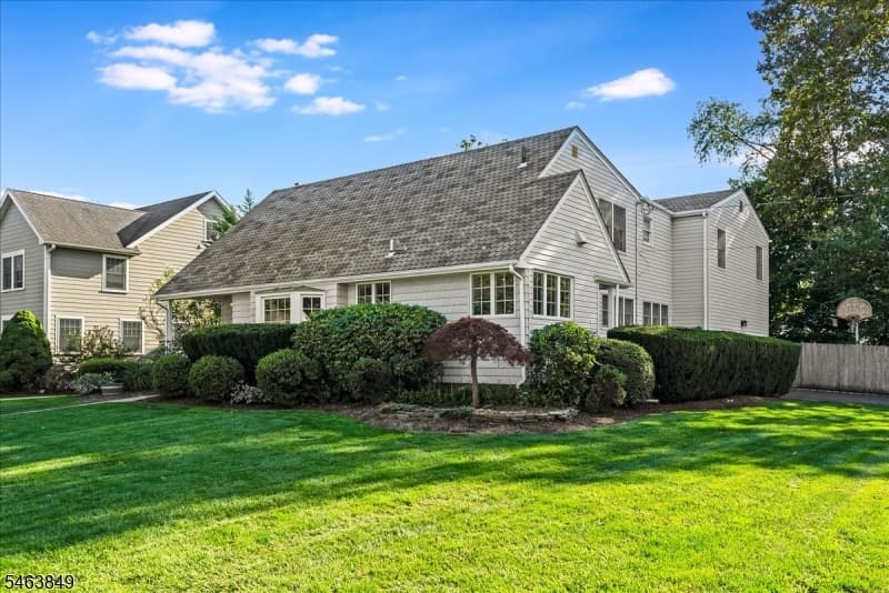 25 Richland Dr, Springfield Twp.