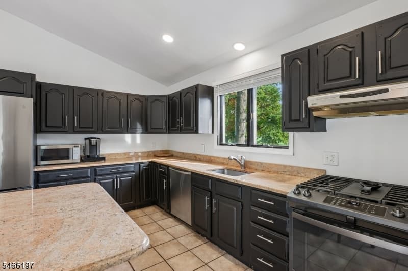 335 Coolidge Drive, Kenilworth Boro photo 14