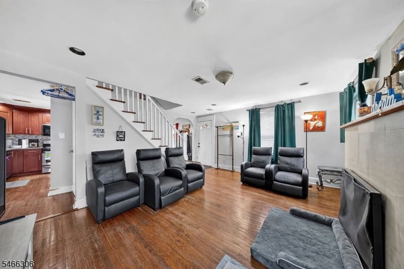 307 Conant St, Hillside Twp. photo 2