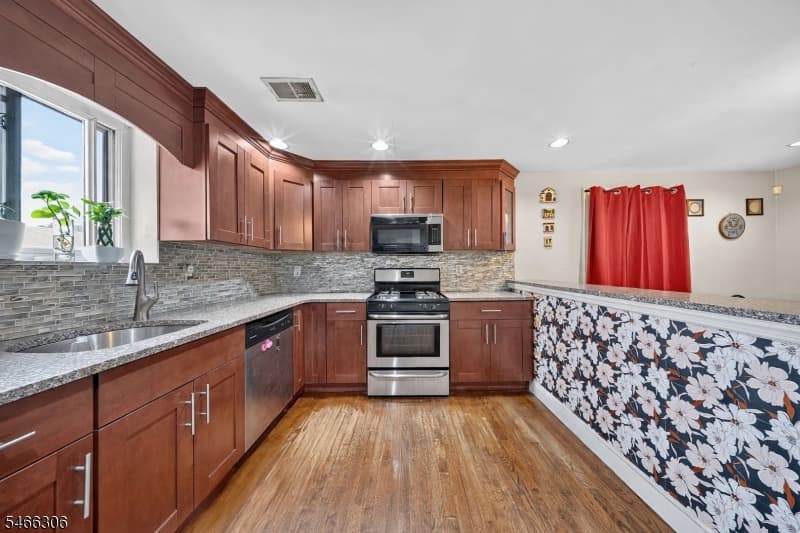 307 Conant St, Hillside Twp. photo 3