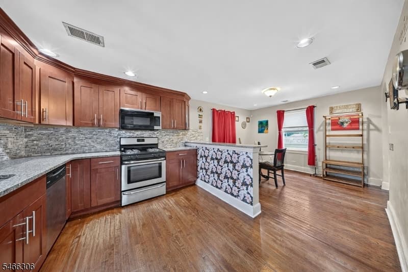 307 Conant St, Hillside Twp. photo 4