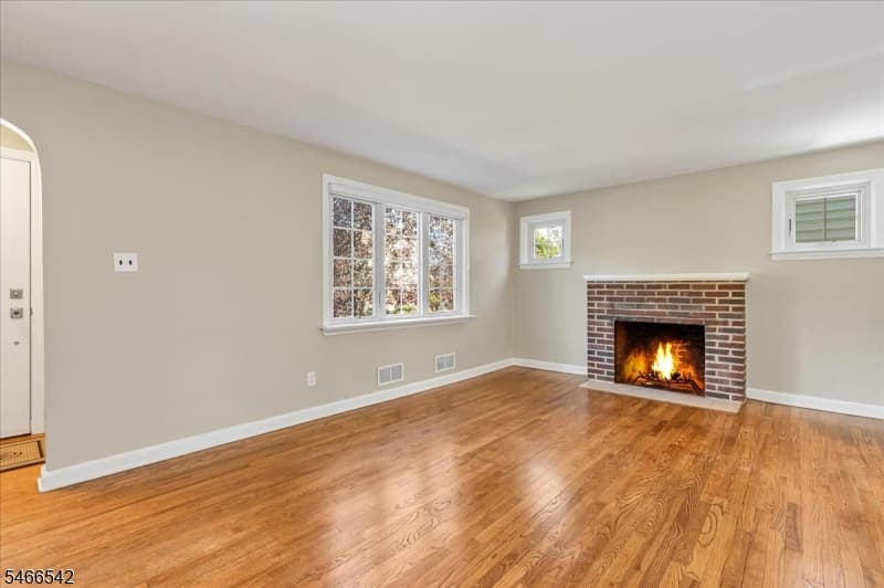 16 Hillside Pl, Cranford Twp. photo 3