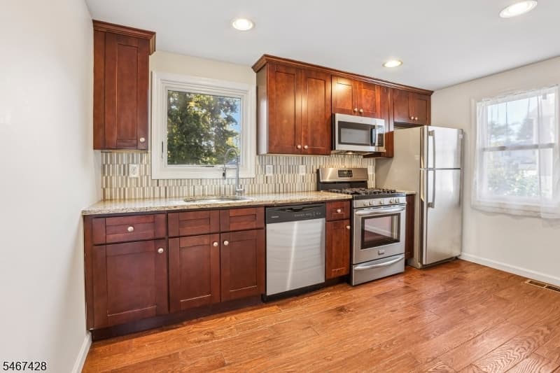 239 Bradford Ave, Linden City photo 10