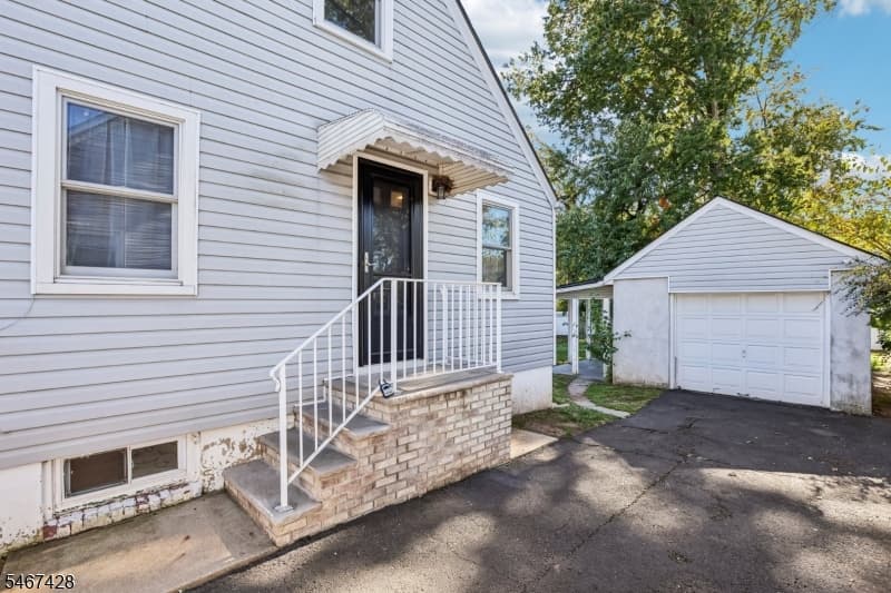 239 Bradford Ave, Linden City photo 4