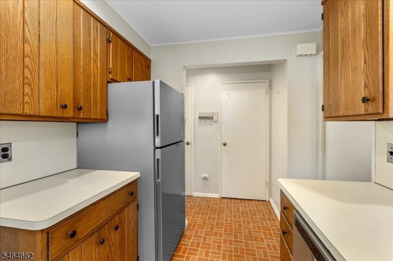 585 Trinity Pl, Westfield Town photo 9