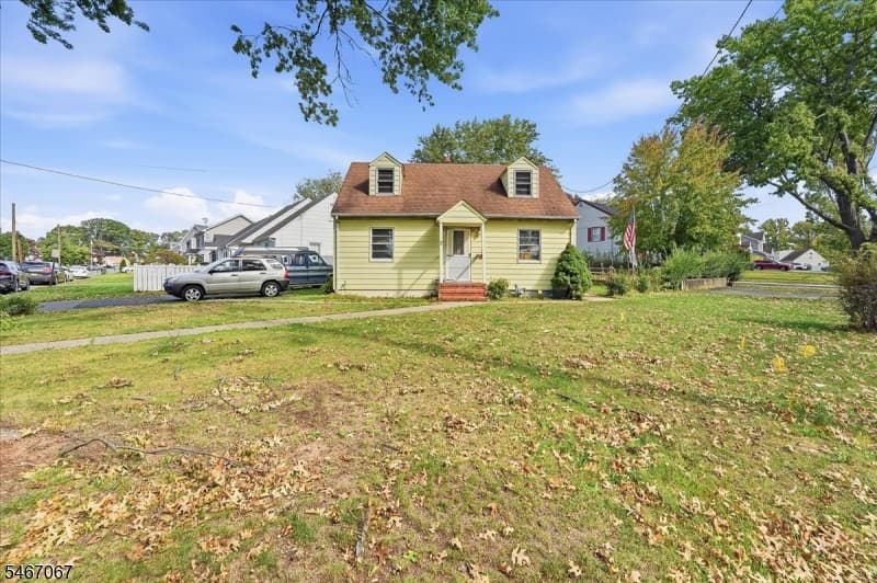 2 Dawn Dr, Clark Twp. photo 2