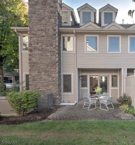 38 Eggers Ct, Summit City photo 32