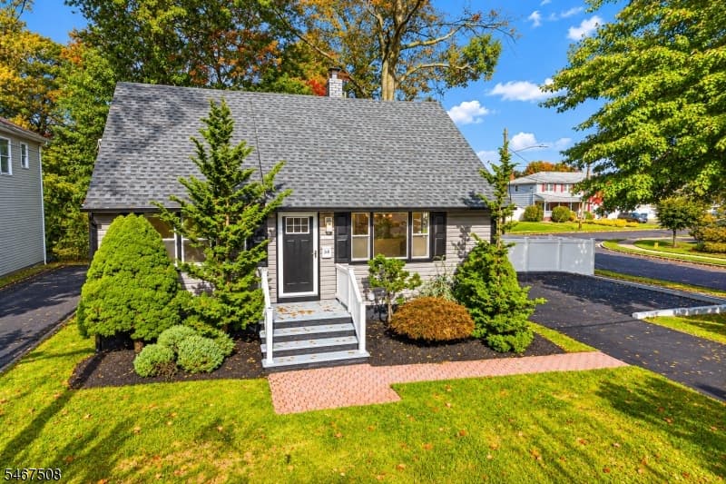 38 GERTRUDE STREET, Clark Twp. photo 2