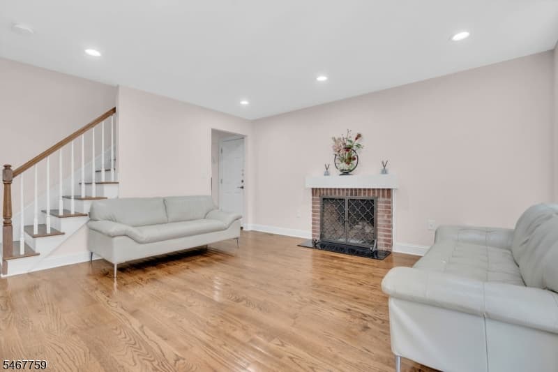 632 Laurita St, Linden City photo 3