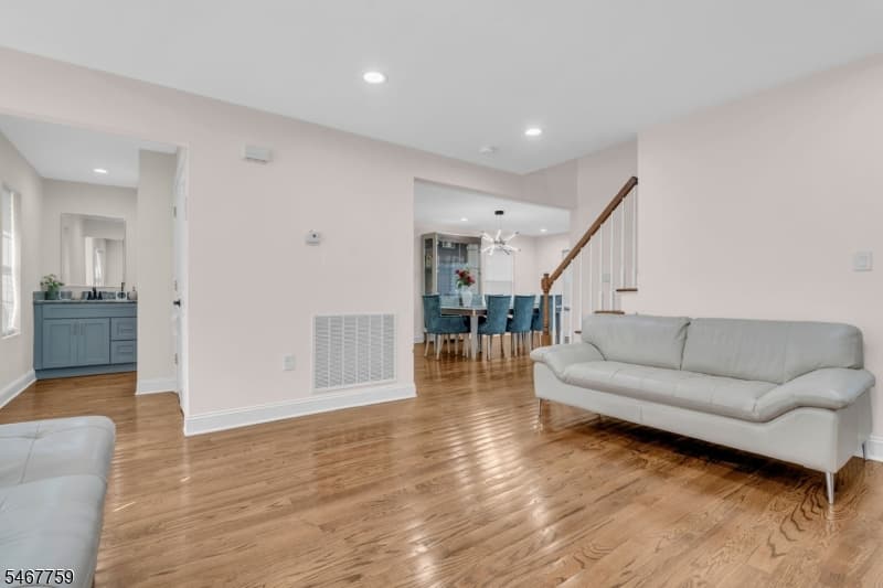 632 Laurita St, Linden City photo 4