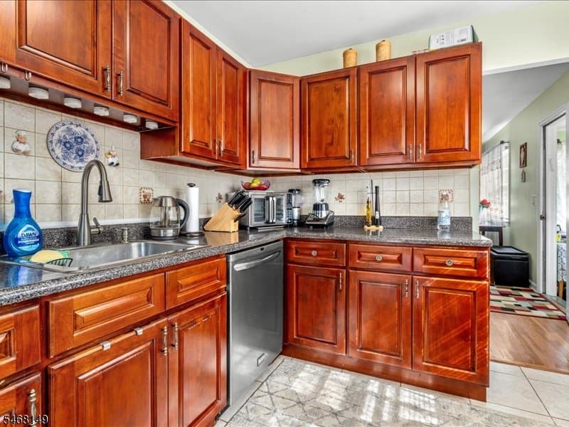 806 Pinewood Rd, Union Twp. photo 2