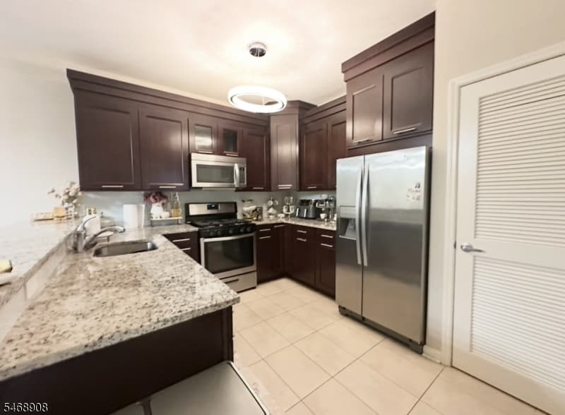 102 E Elizabeth Ave, Linden City photo 2