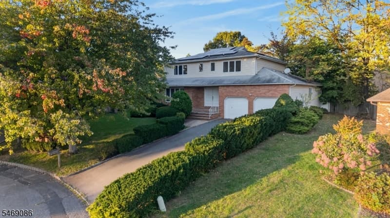 832 Creslyn Ct, Union Twp. photo 3