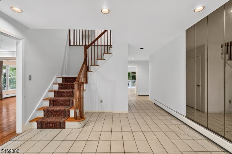 832 Creslyn Ct, Union Twp. photo 9