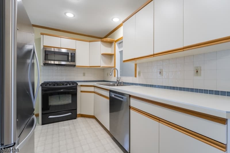 12 Eaton Ct, Summit City photo 17
