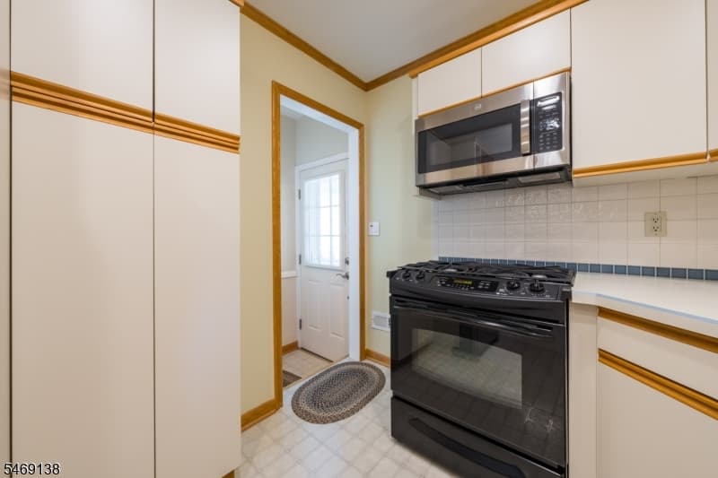 12 Eaton Ct, Summit City photo 18