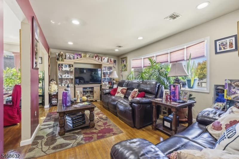 1026 Bergen Ave, Linden City photo 8